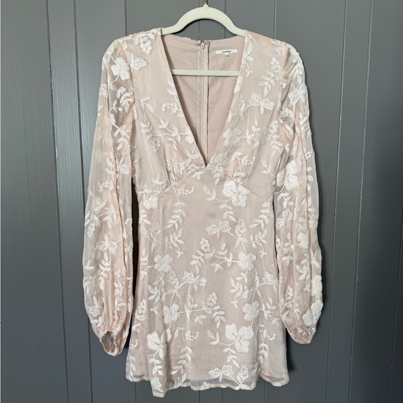 Tularosa Dresses & Skirts - Tularosa Blush Floral Long Sleeve Dress